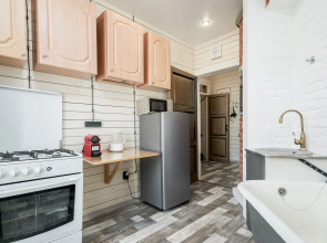Апартаменты SREDNYAYA PODYACHESKAYA 6 APARTMENTS Просторные трехкомнатные апартаменты Park Lane Inn для 3-х взрослых