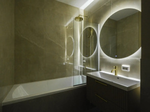 Большая Однокомнатная Квартира с Видом на Реку и Новым Ремонтом