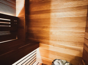 Квартира в тихом дворе с раздельными комнатами и с сауной на Невском