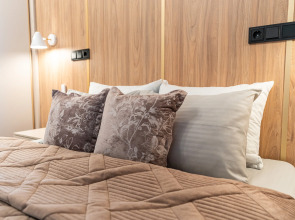 Апартаменты трехкомнатные с панорамным видом на город и море в центре Новороссийска от LetoApart