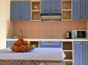 Trekhkomnatnye Apartamenty s Basseynom Apartments