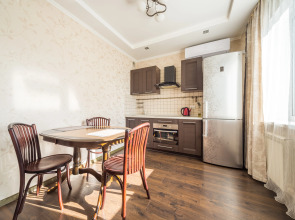 Квартира Тёплая солнечная возле БЦ Первая Башня