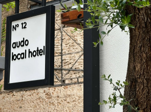 Audo Local Hotel