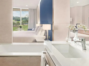 Курортный отель JA The Resort - JA Lake View