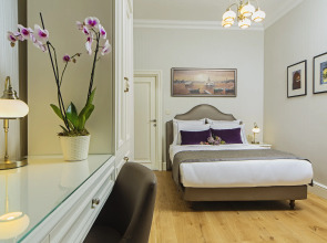 Meroddi Galata Mansion