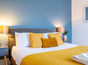 Bedford Rd Apartment| Ideal for Hospital & Town Cn Flat
