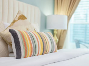 Apartments Marco Polo - 1BR with Marina Views Near Metro & Marina Mall