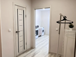 Новая большая двухкомнатная квартира на Площади Советов