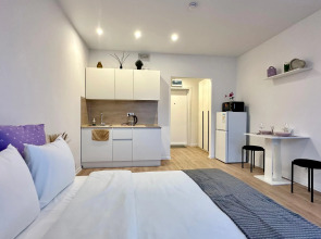 Апартаменты Истоман Студия вид на пруд