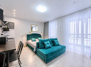 Na Naberezhnoy Izumrudnye Apartments