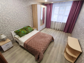 Apartamenty Dvuhkomnatnaa kvartira s balkonom