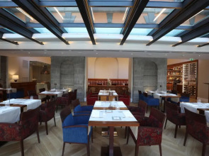 Отель Grand Hotel Yerevan