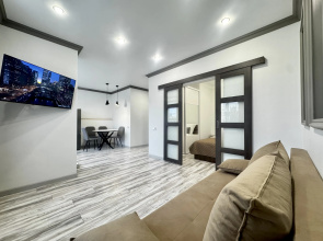 Dizaynerskaya Yevrodvukhkomnatnaya Kvartira V Tsentre Goroda Flat