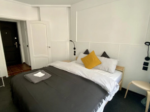 Апартаменты Серебрянический 11