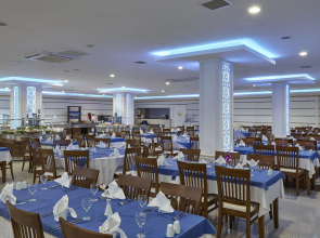 Отель Royal Towers Kiris