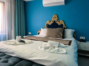 Отель Moon Blue