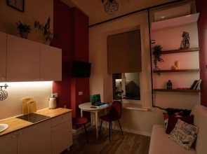 Квартира мини-студия со вторым ярусом у парка с озерами