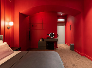 Апартаменты Red room в NikolaevBuilding