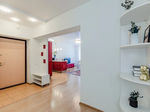 Квартира с Двумя Спальными Рядом с Ривьерой