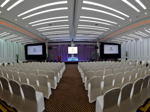 Отель Two Seasons Hotel & Apartments