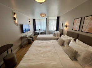 Отель Weingart Suites