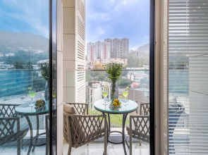 Квартира с бассейном на территории МореСолнцеАпарт