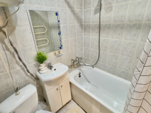 Квартира Просторная, теплая квартира в центре, рядом Воркутауголь