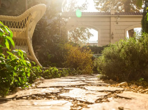 Отель Dilimah Premium Luxury