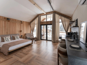 Lodzh Rancho s vannoj Cottage
