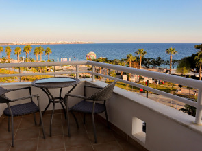 Отель The Corner Park