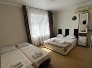 Na Pontiyskoy 16 Guest House