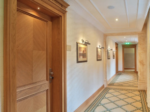 Resort Retro Riverside Wellness