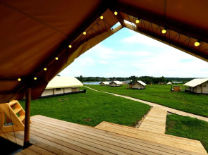 Глэмпинг Носороги