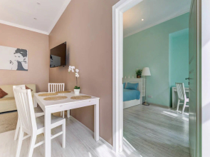 Апартаменты SweetHome на Мойке 44