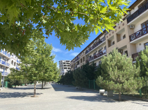 V Italyanskoj Derevne Flat