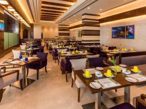 Отель Golden Tulip Media