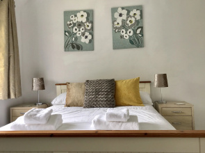 The Woodfarm Lodge Oxford Apartments