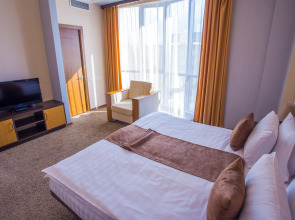 Отель Ani Central Inn