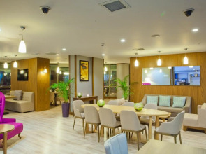 Parkside Hotel & Apartments