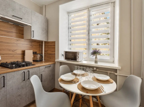 FullHouseApart dvukhkomnatnye apartamenty s balkonom i detskoy krovatkoy Apartments