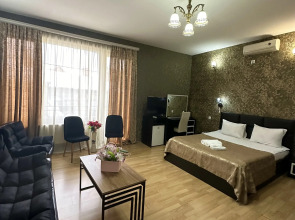 Отель Qeroli old town