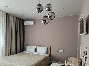 Studiya S Terrasoy Na Italyyanskom Bulvare Flat