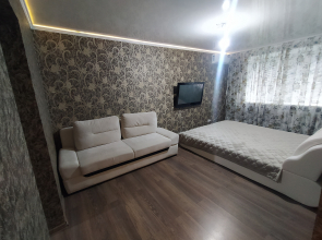 Trekhkomnatnaya V Tsentre Uyutnaya I Komfortnaya Flat