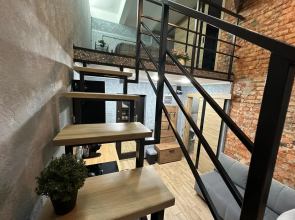 Dvukhurovnevaya studiya s dvumya sanuzlami v parke Apartments