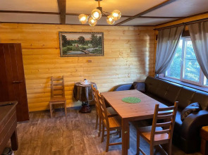 S Baney Na Drovakh Na Beregu Reki Mius Private House