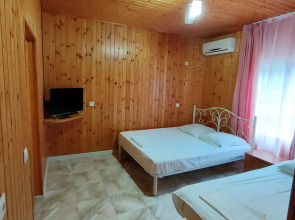 Roksana Guest House