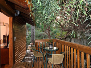 Tree House Chalets Shale