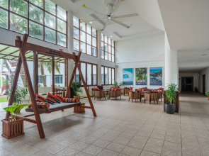 Hulhule Island Hotel