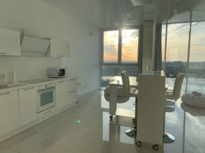 Апартаменты Белая Романтическая Студия с Панорамным Видом