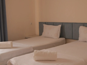 Отель Ideal Best Tour